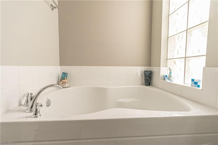 8506 Deimille CT, NAPLES FL 34114