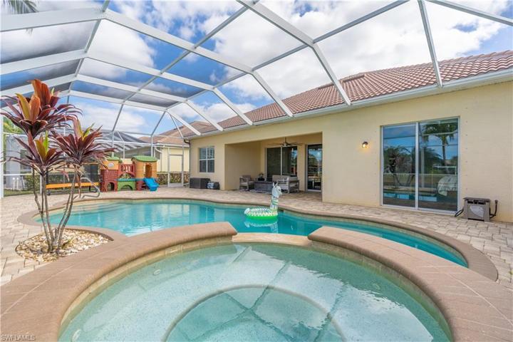 8506 Deimille CT, NAPLES FL 34114