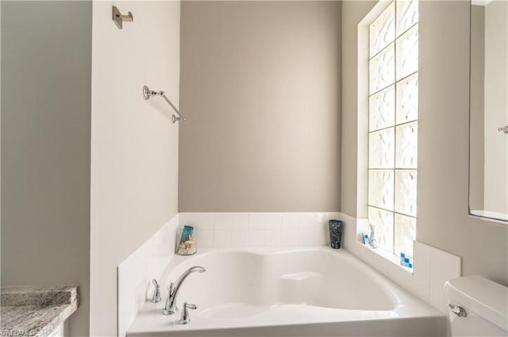 8506 Deimille CT, NAPLES FL 34114