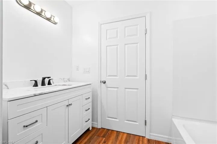 Efficiency / Attached Apartment