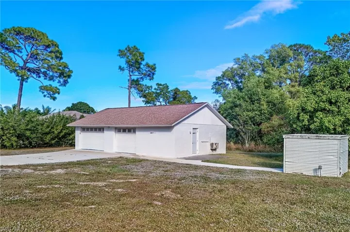 Detached Garage