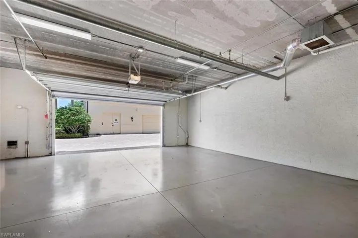 Oversize private garage with keyless entry