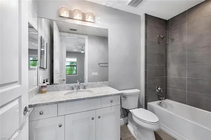 Guest suite bathroom with tub