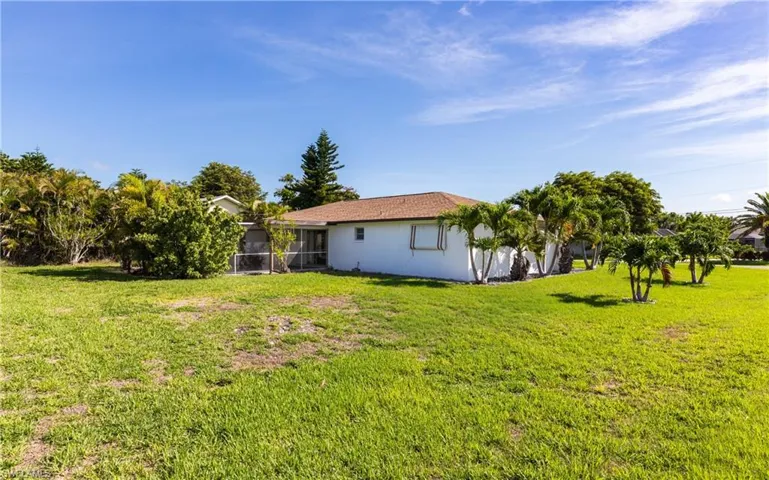 3720 SE 12th  PL, Cape Coral, FL 33904