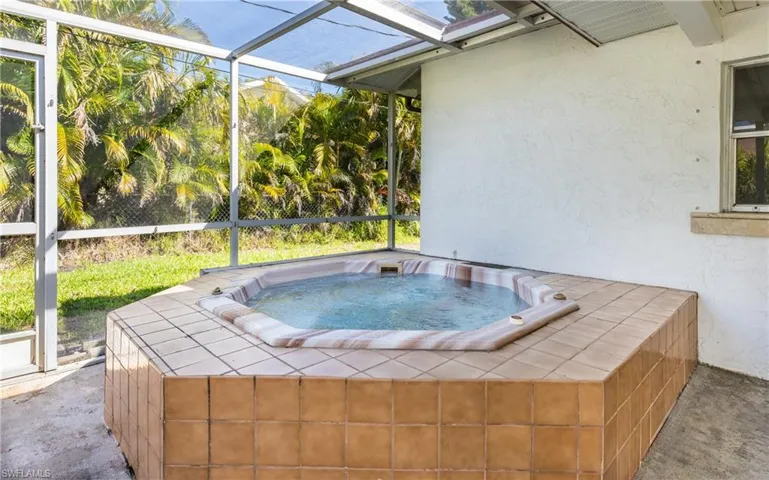3720 SE 12th  PL, Cape Coral, FL 33904