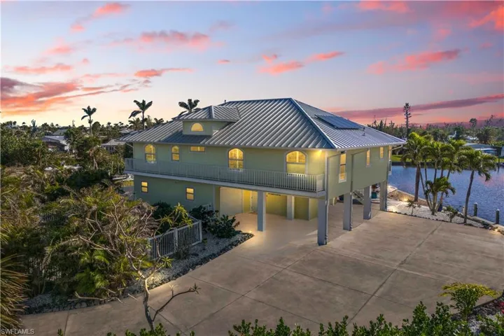 Best of both worlds, luxury living and a tropical retreat!