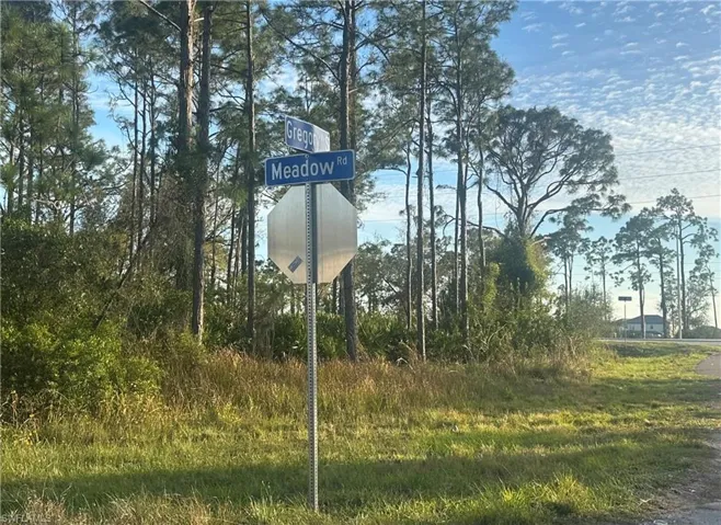 The lot is near this intersection.