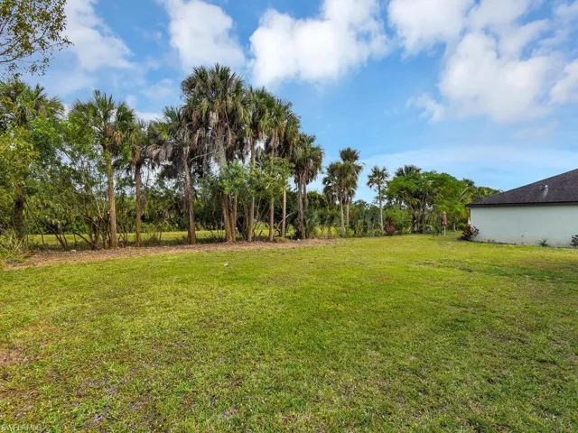 121 Shadow Lakes DR, LEHIGH ACRES FL 33974