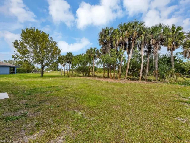 121 Shadow Lakes DR, LEHIGH ACRES FL 33974