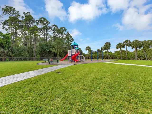 121 Shadow Lakes DR, LEHIGH ACRES FL 33974