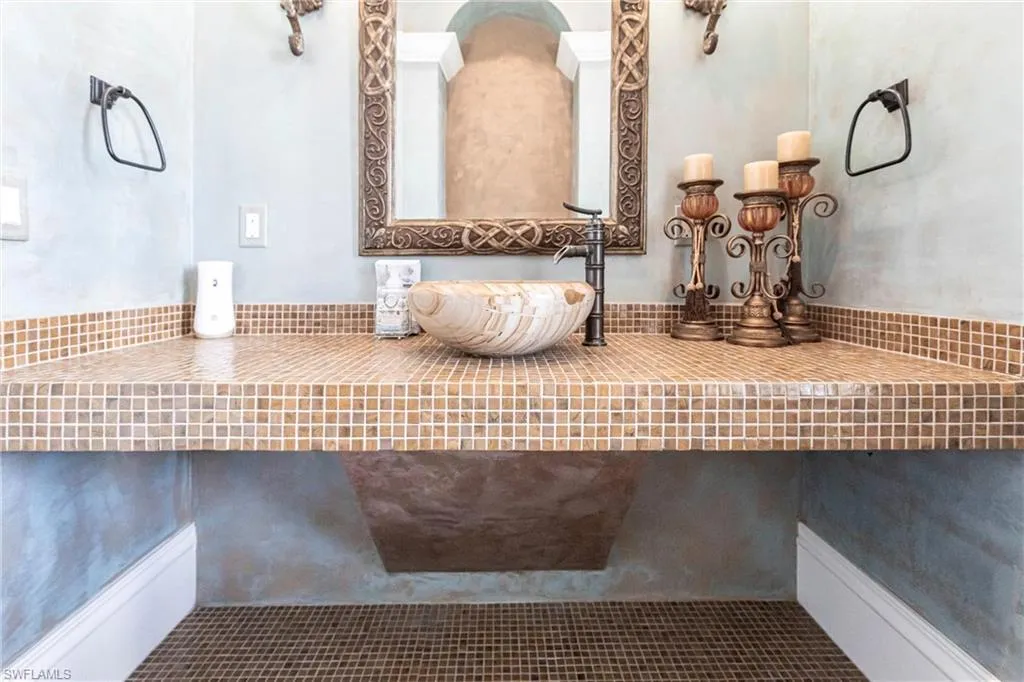 1801 Kingfish RD, Naples, FL 34102,225023667