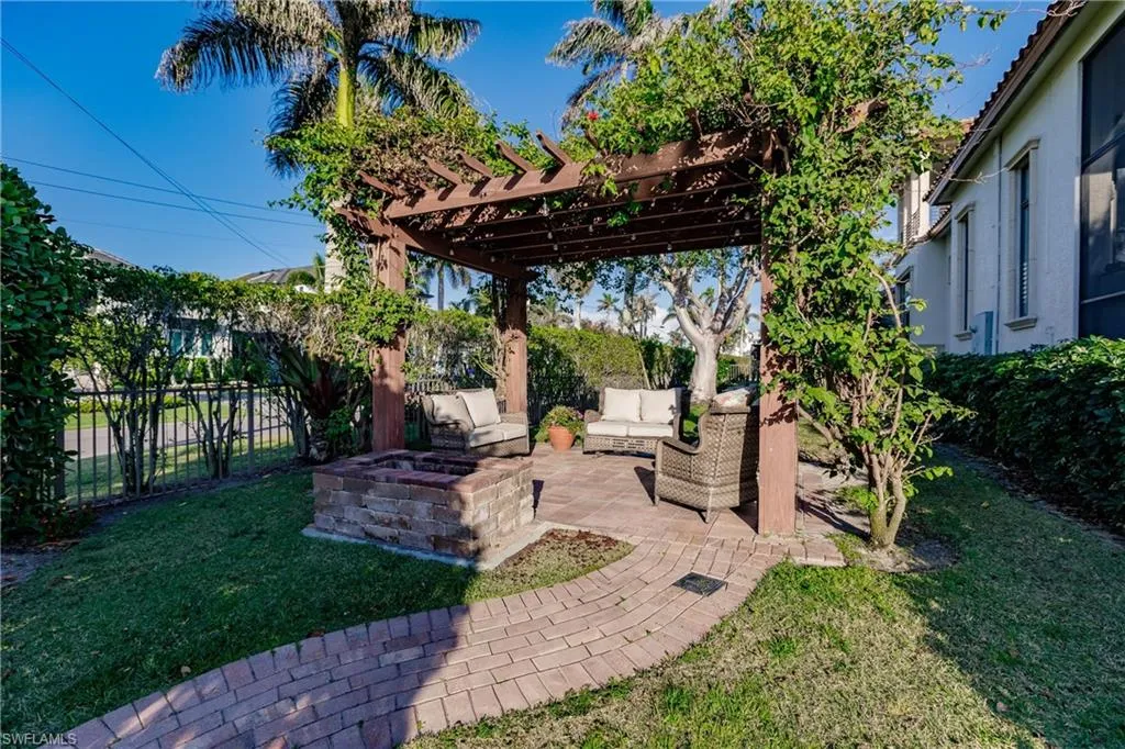 1801 Kingfish RD, Naples, FL 34102,225023667