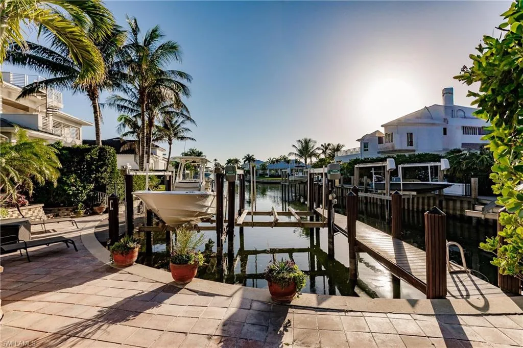 1801 Kingfish RD, Naples, FL 34102,225023667