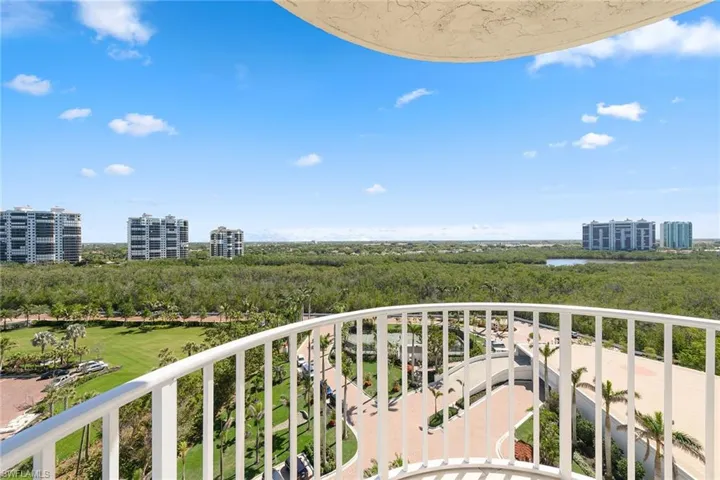 8111  Bay Colony  DR, Naples, FL 34108