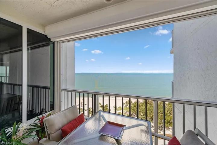 8111  Bay Colony  DR, Naples, FL 34108