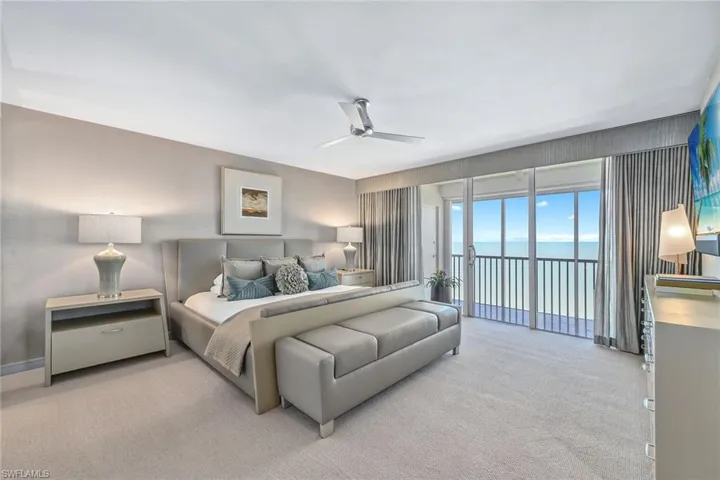 8111  Bay Colony  DR, Naples, FL 34108