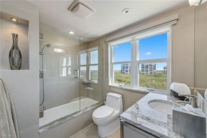 8111  Bay Colony  DR, Naples, FL 34108