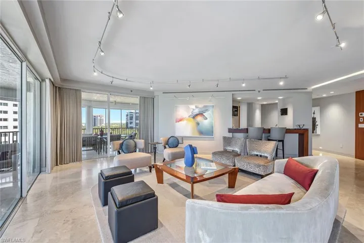 8111  Bay Colony  DR, Naples, FL 34108
