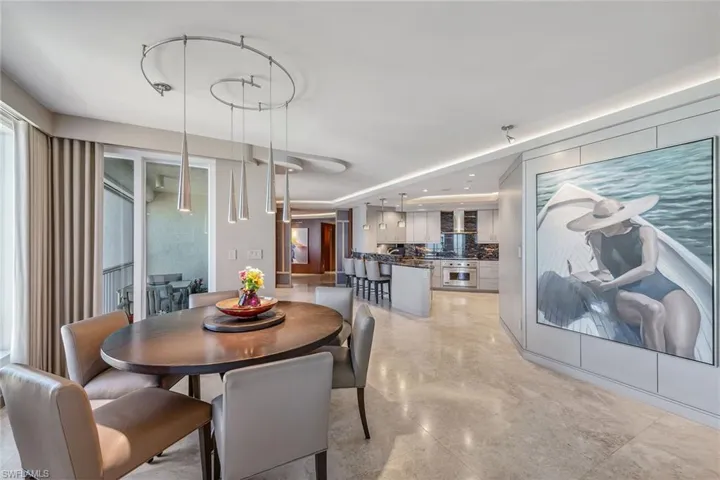 8111  Bay Colony  DR, Naples, FL 34108