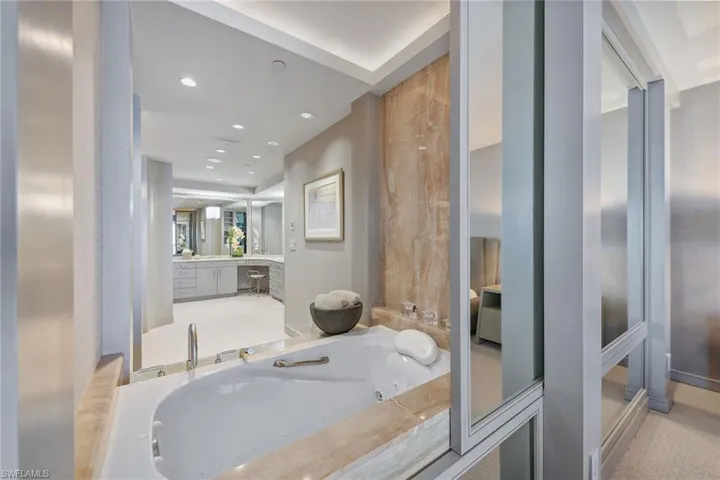 8111  Bay Colony  DR, Naples, FL 34108