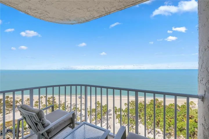 8111  Bay Colony  DR, Naples, FL 34108