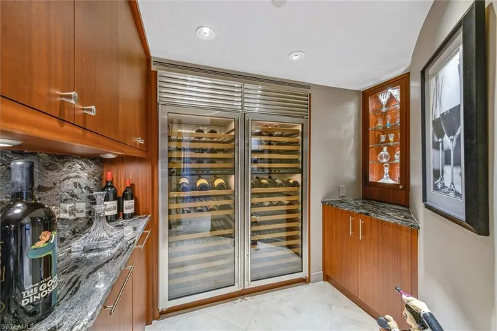 8111  Bay Colony  DR, Naples, FL 34108