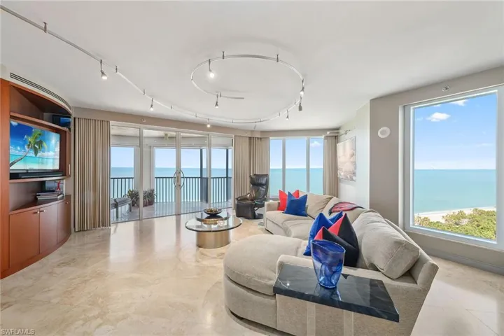 8111  Bay Colony  DR, Naples, FL 34108