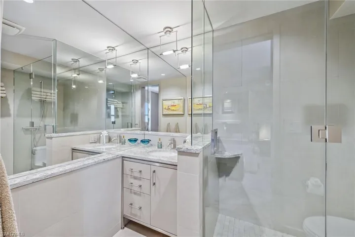8111  Bay Colony  DR, Naples, FL 34108