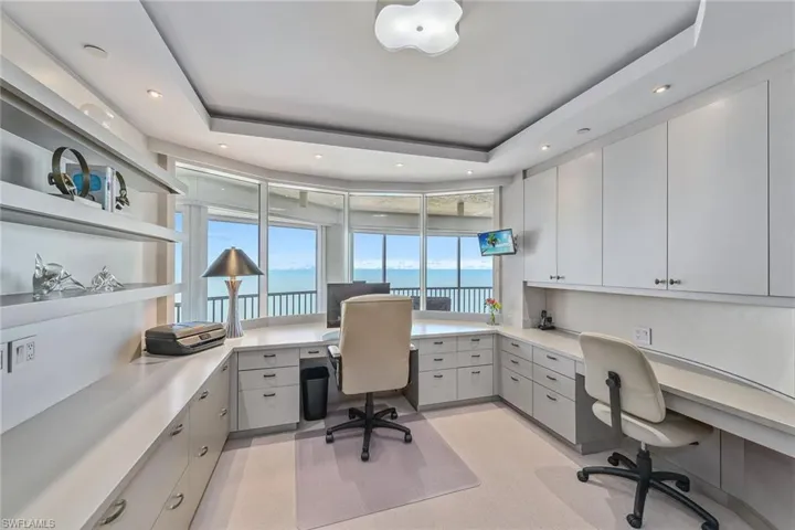 8111  Bay Colony  DR, Naples, FL 34108