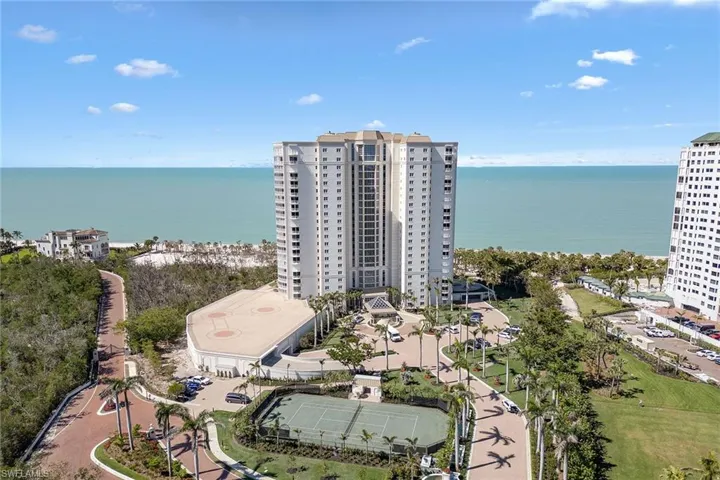 8111  Bay Colony  DR, Naples, FL 34108