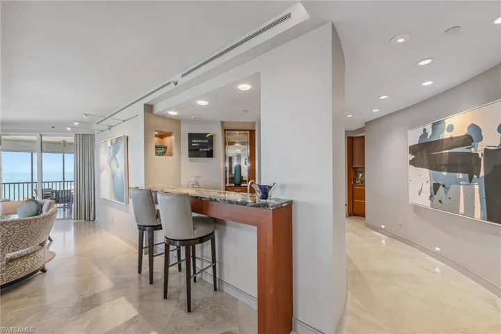 8111  Bay Colony  DR, Naples, FL 34108