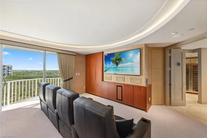 8111  Bay Colony  DR, Naples, FL 34108
