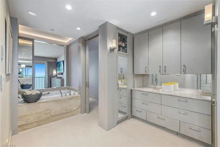 8111  Bay Colony  DR, Naples, FL 34108