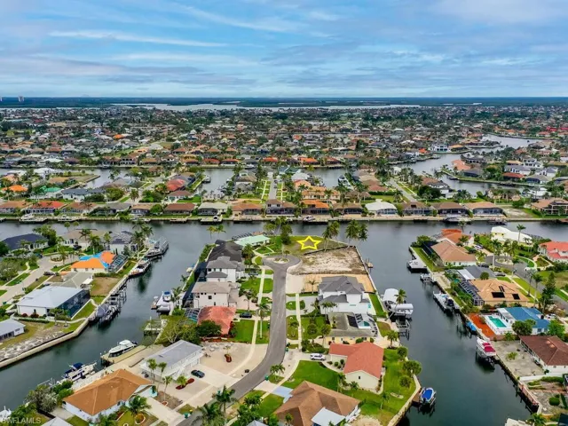 Bird's eye view featuring a residential view and a water view