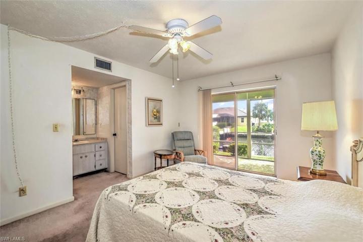 Master with sliding doors to lanai