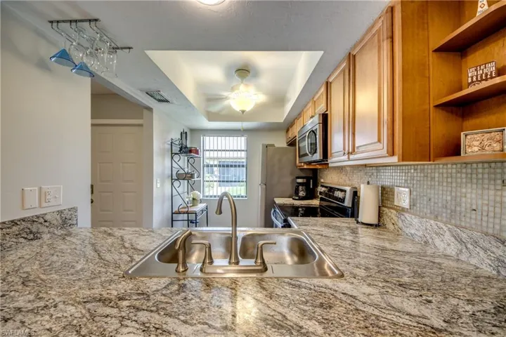 16521  Bayleaf  LN, Fort Myers, FL 33908