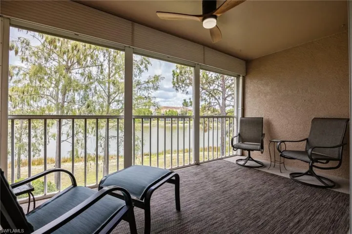 Sunroom with ceiling fan