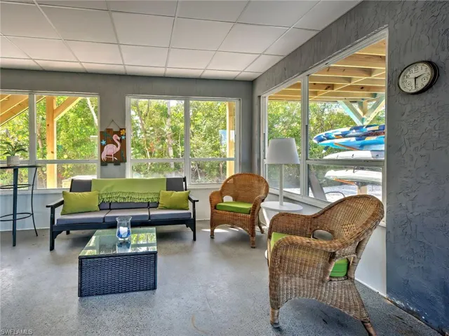 Sunroom / solarium with outdoor seating