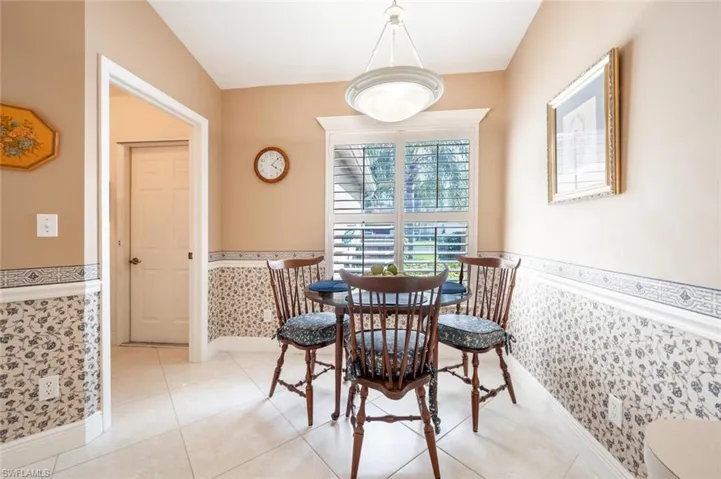 5716  Greenwood  CIR, Naples, FL 34112