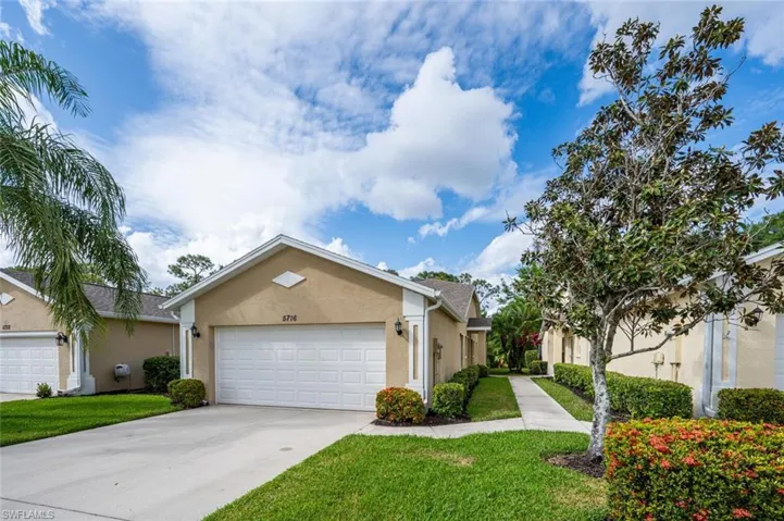 5716  Greenwood  CIR, Naples, FL 34112