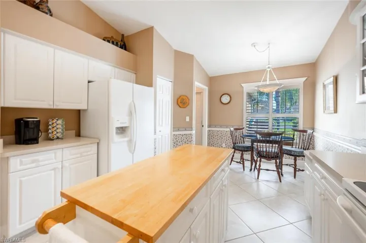 5716  Greenwood  CIR, Naples, FL 34112