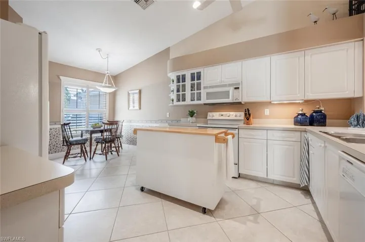 5716  Greenwood  CIR, Naples, FL 34112