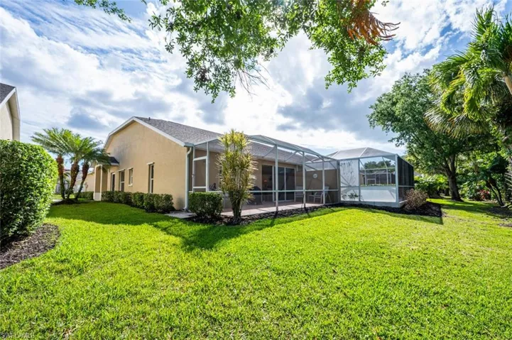 5716  Greenwood  CIR, Naples, FL 34112