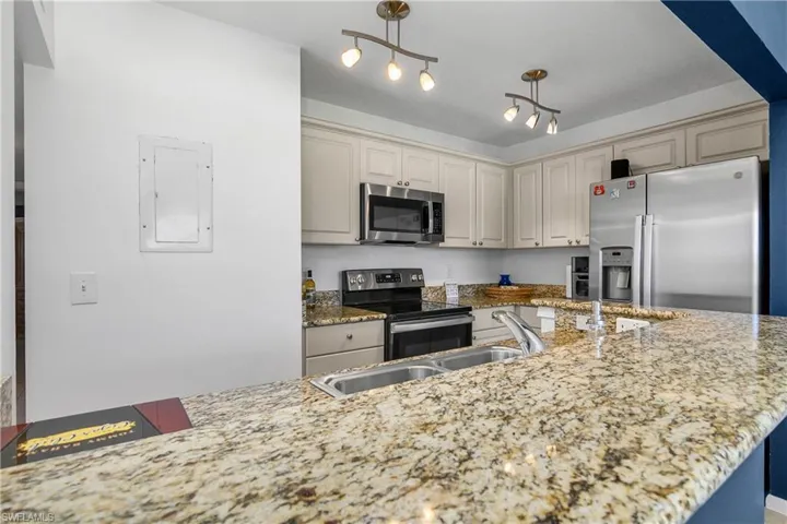 Great breakfast bar space to grab a snack before heading out to the beach.