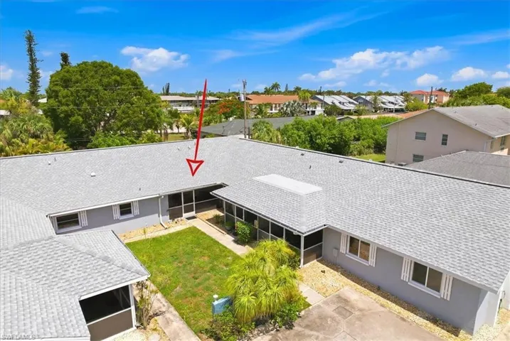 Corner/end condo