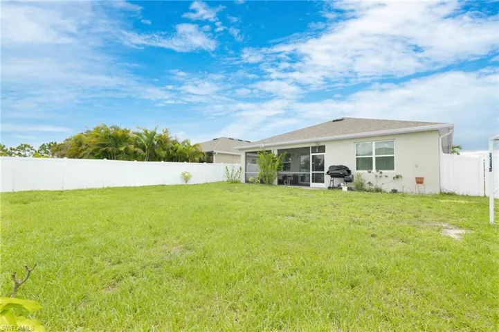 3289 Baravaldo Cir, Cape Coral, Florida 33909