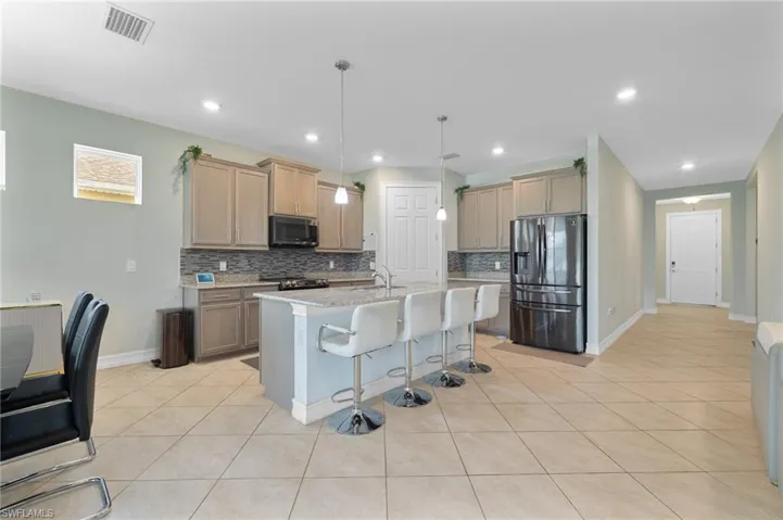 3289 Baravaldo Cir, Cape Coral, Florida 33909