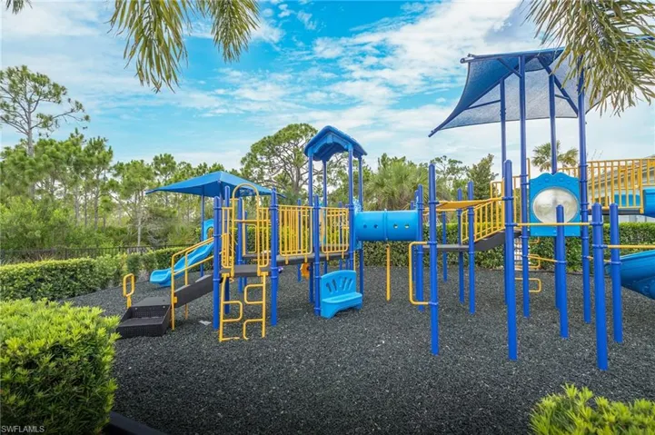 3289 Baravaldo Cir, Cape Coral, Florida 33909