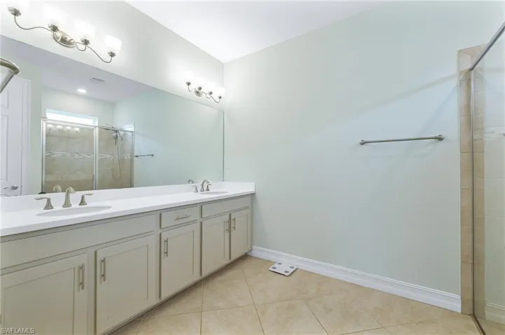 3289 Baravaldo Cir, Cape Coral, Florida 33909