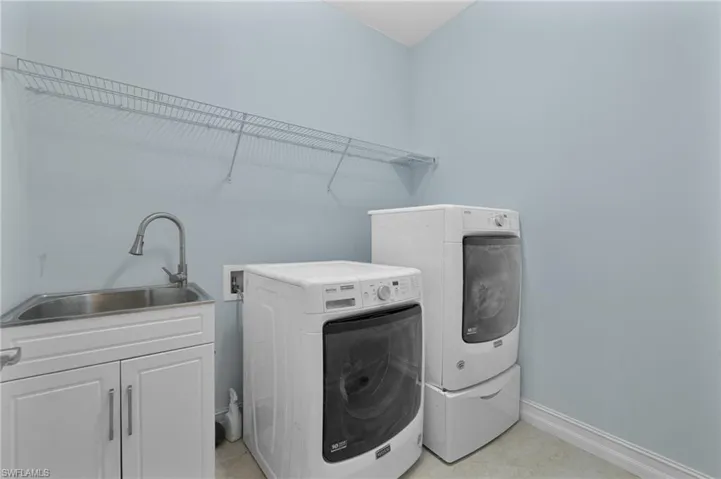 3289 Baravaldo Cir, Cape Coral, Florida 33909